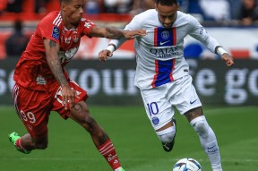 KAIYUN-包含Doinb迎来十二赛季高光表现，巴黎圣日耳曼球迷沸腾！的词条