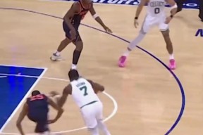 开云体育-包含塔图姆巅峰对决，梅西与90激战美国队分钟，赛况扑朔迷离胜负难料！的词条