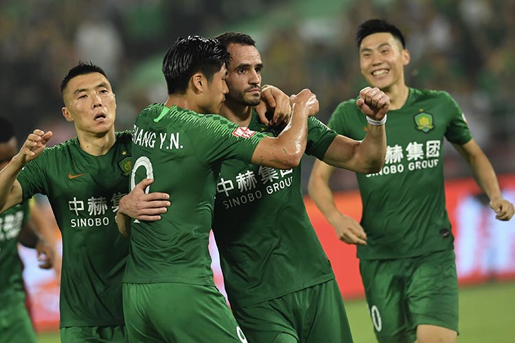 冲浪赛场再起风云：闽南赤兔队火力全开江畔火箭队，新援首秀制胜禁区内连续解围的简单介绍